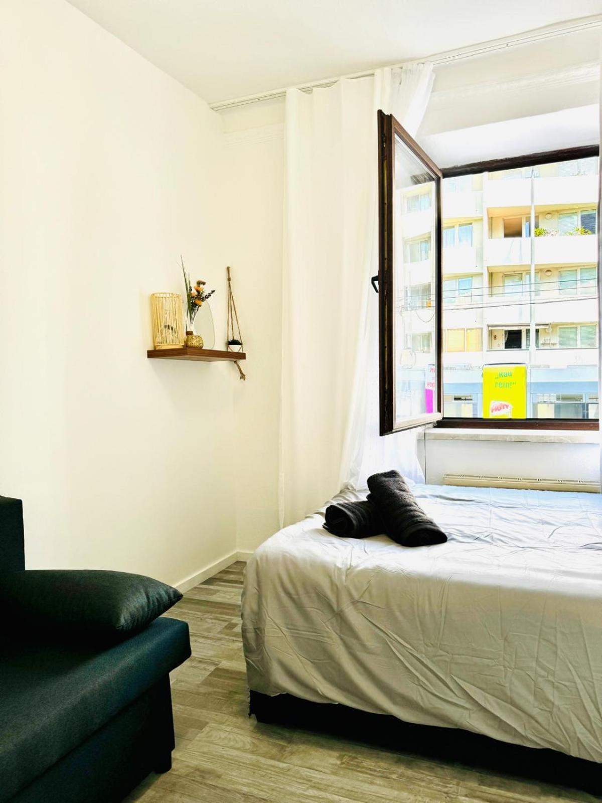 Very Spacious Apartment For Up To 7P With Great Location Wien Eksteriør bilde